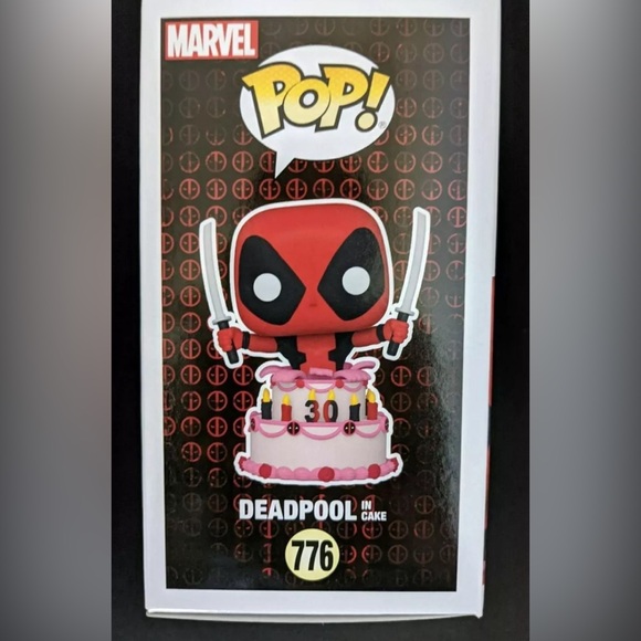 Funko Pop! Marvel 7/11 Exclusive 30th Anniversary Deadpool in Birthday Cake #776 - Picture 3 of 9